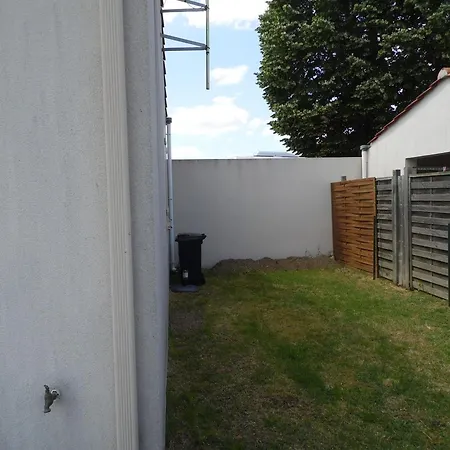 Maisonnette De Plain-pied Proche Avec Parking A - Fr-1-194-438 *